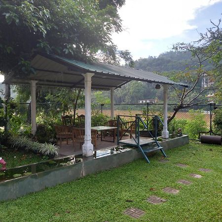 Mahaweli Shades Hotel Kandy Bagian luar foto