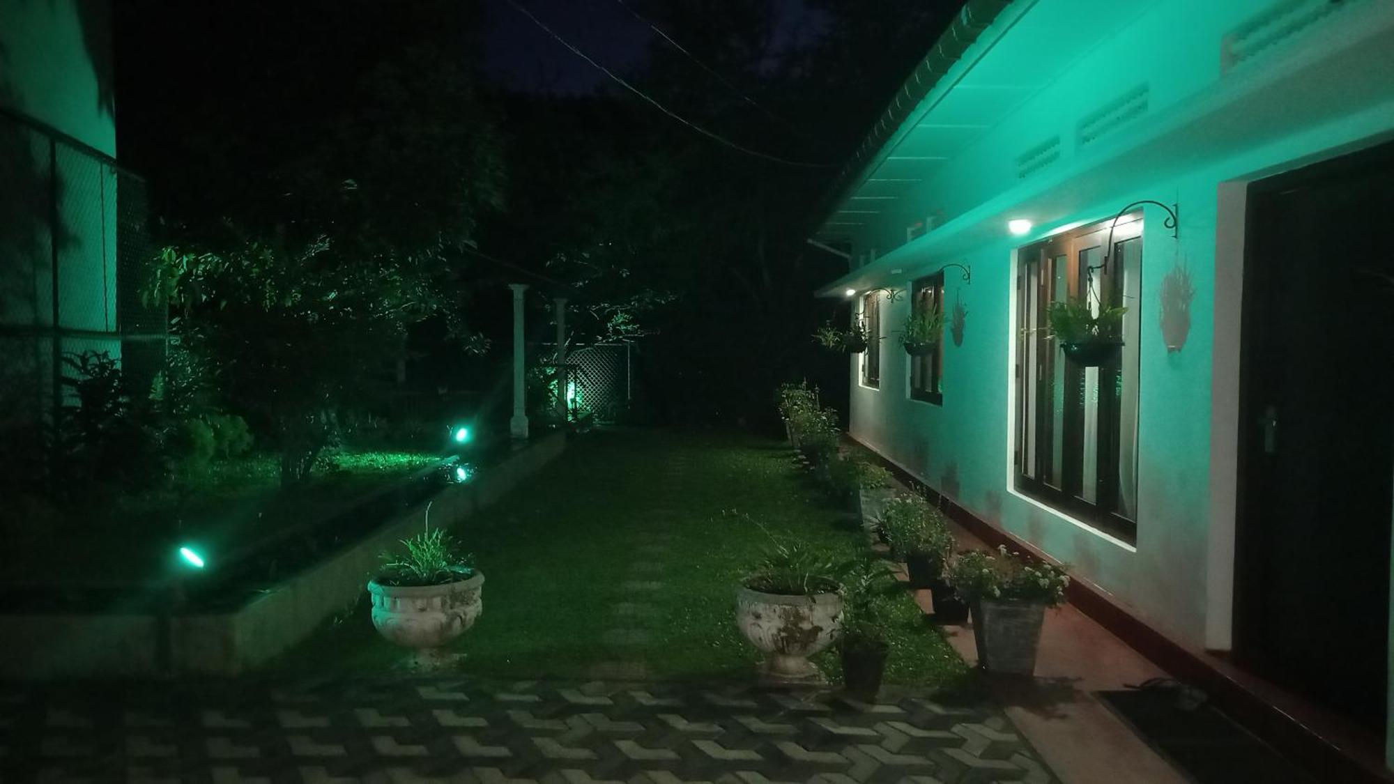 Mahaweli Shades Hotel Kandy Bagian luar foto