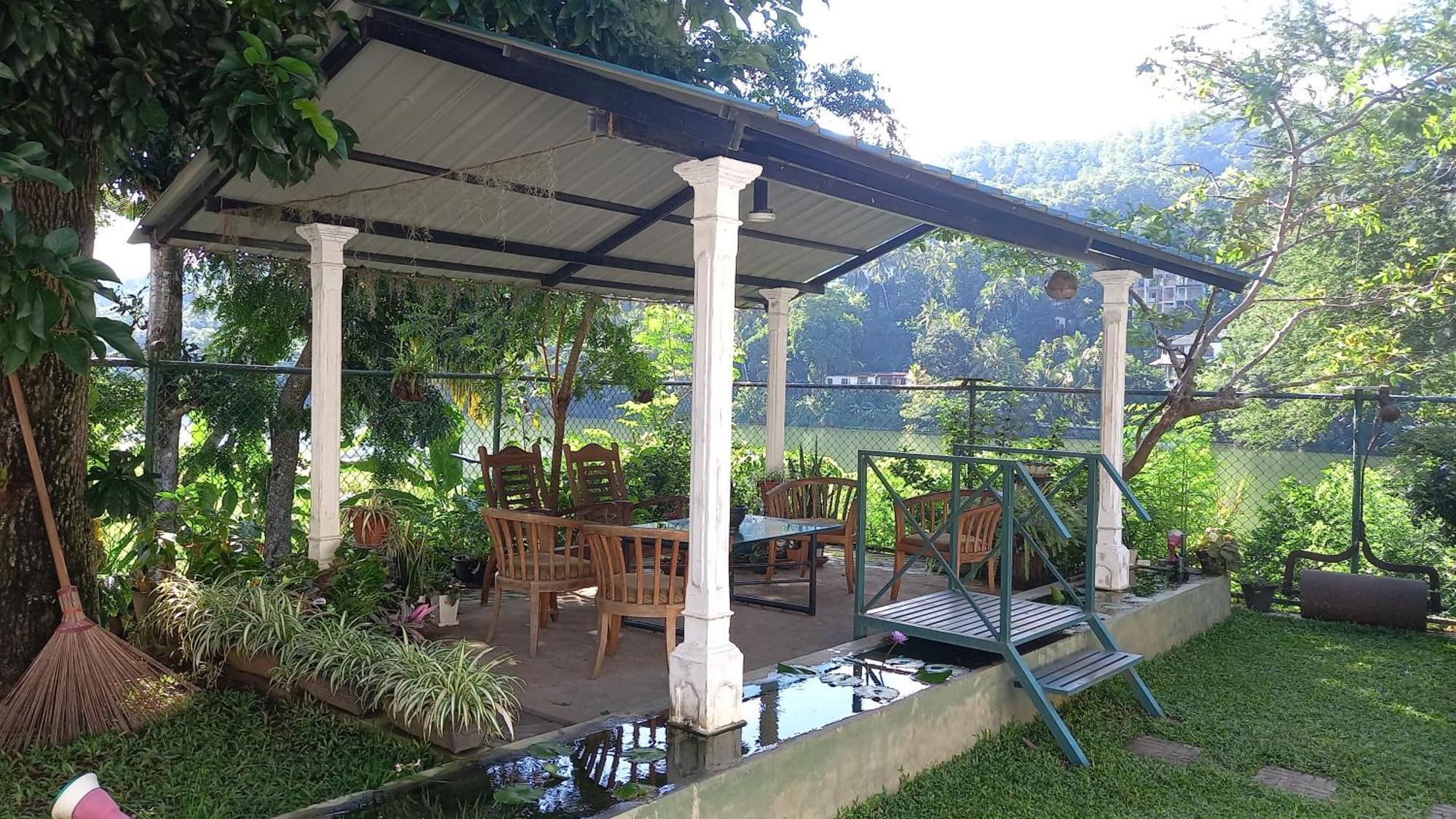 Mahaweli Shades Hotel Kandy Bagian luar foto