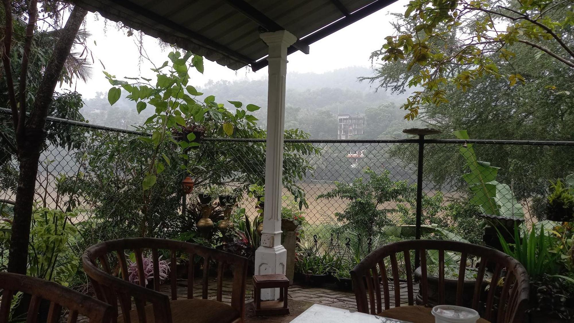 Mahaweli Shades Hotel Kandy Bagian luar foto