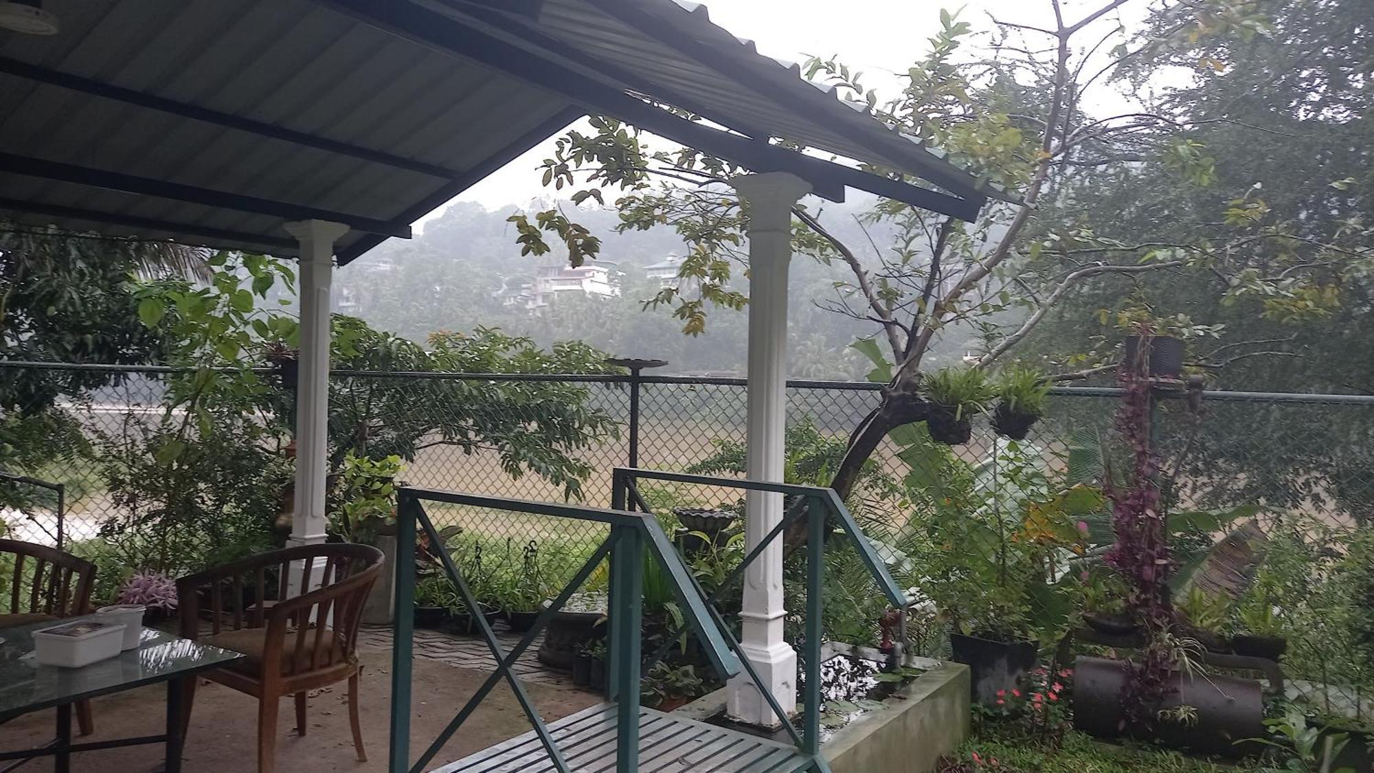 Mahaweli Shades Hotel Kandy Bagian luar foto