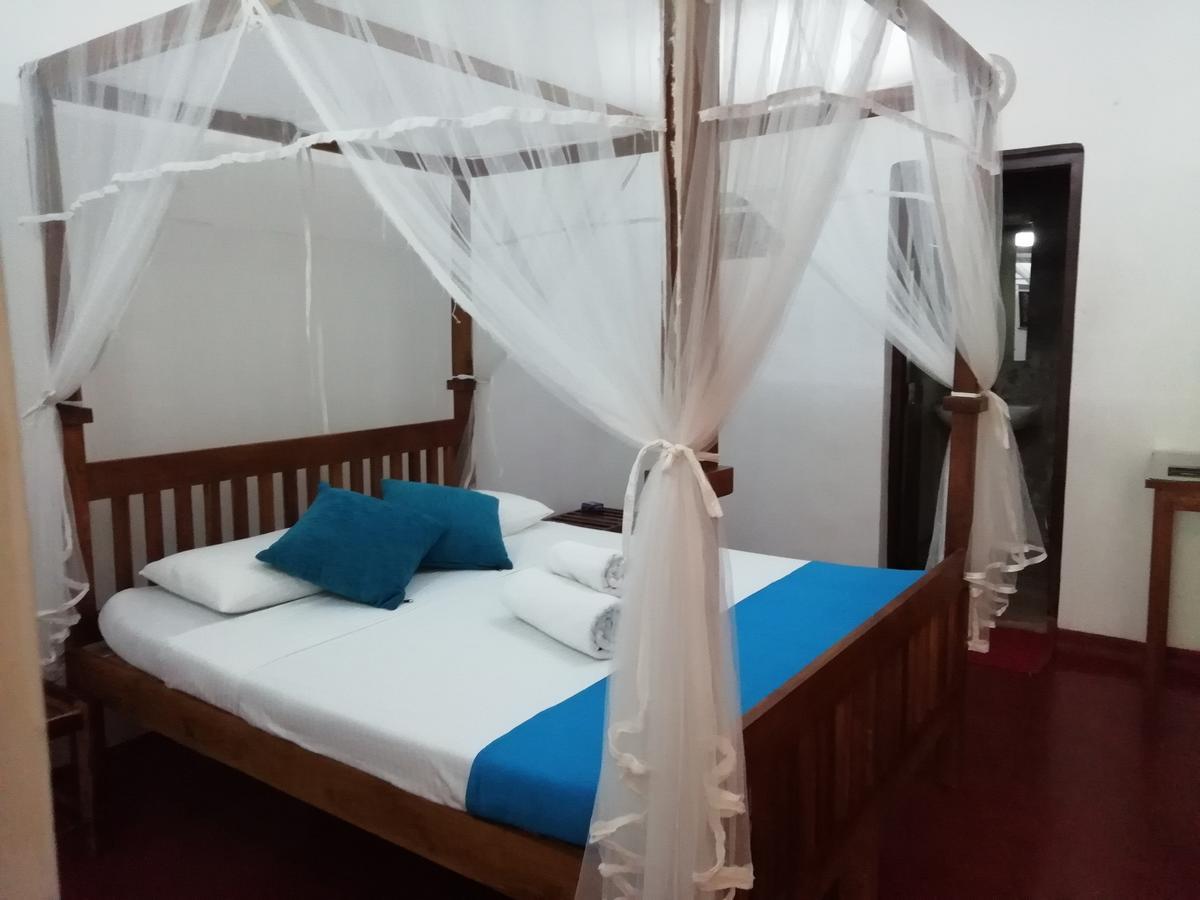 Mahaweli Shades Hotel Kandy Bagian luar foto
