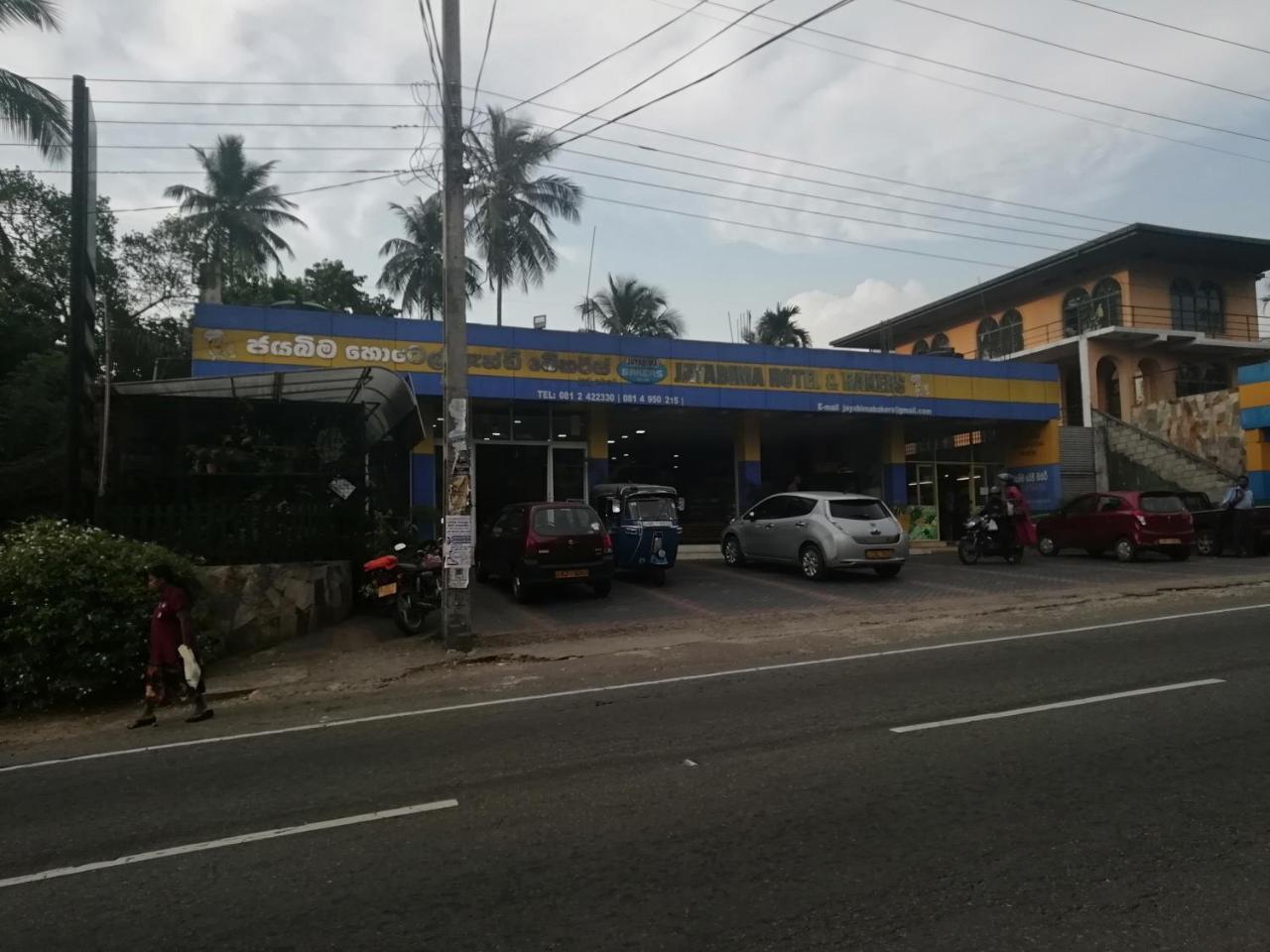 Mahaweli Shades Hotel Kandy Bagian luar foto
