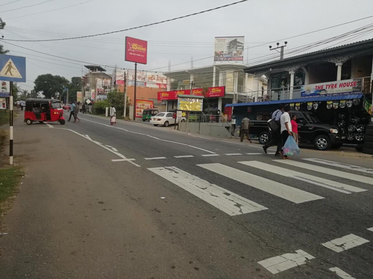 Mahaweli Shades Hotel Kandy Bagian luar foto